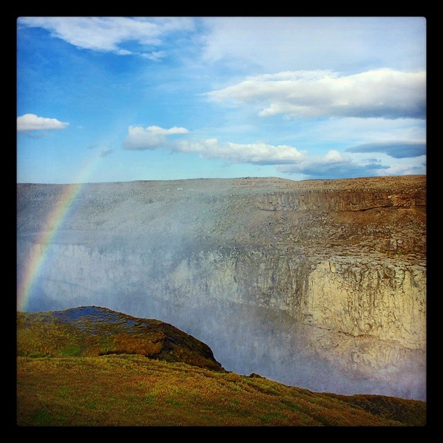 Oltre la cascata