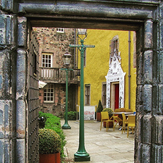 Quando apri la porta per entrare…
