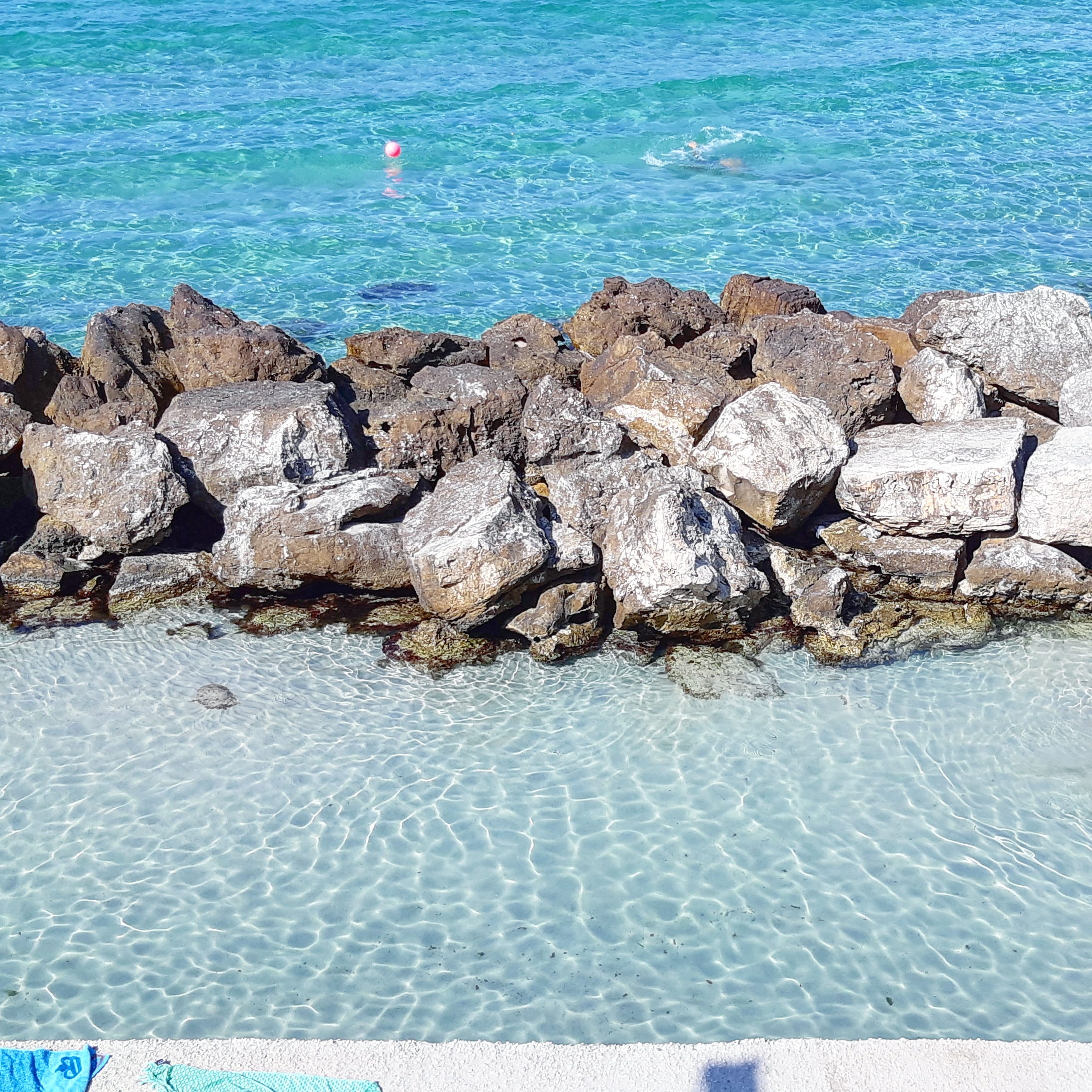 Acqua azzurra e acqua chiara