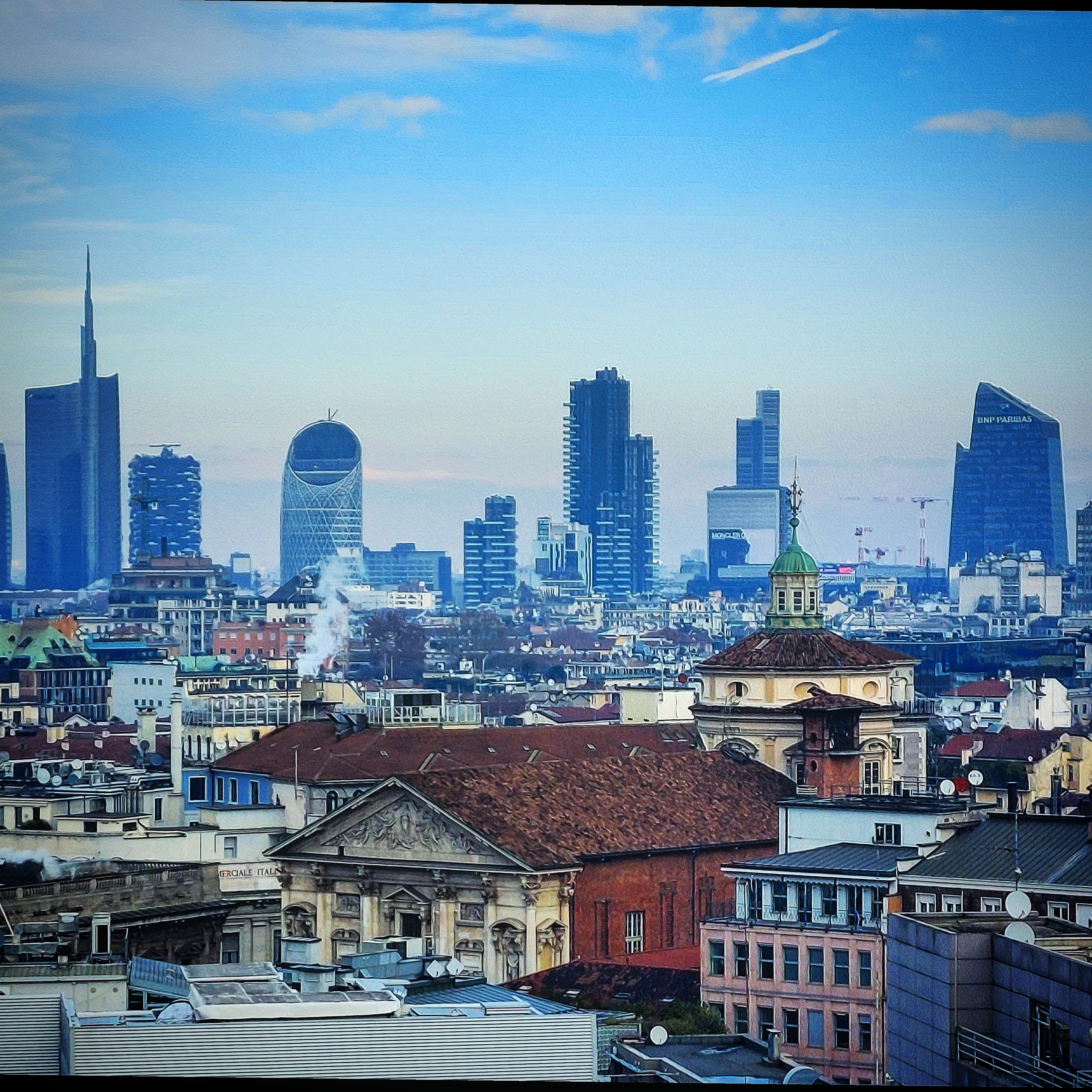 Là dietro