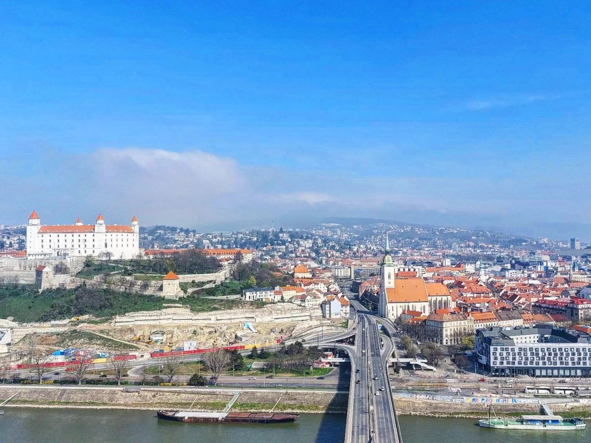 Attraverso la strada