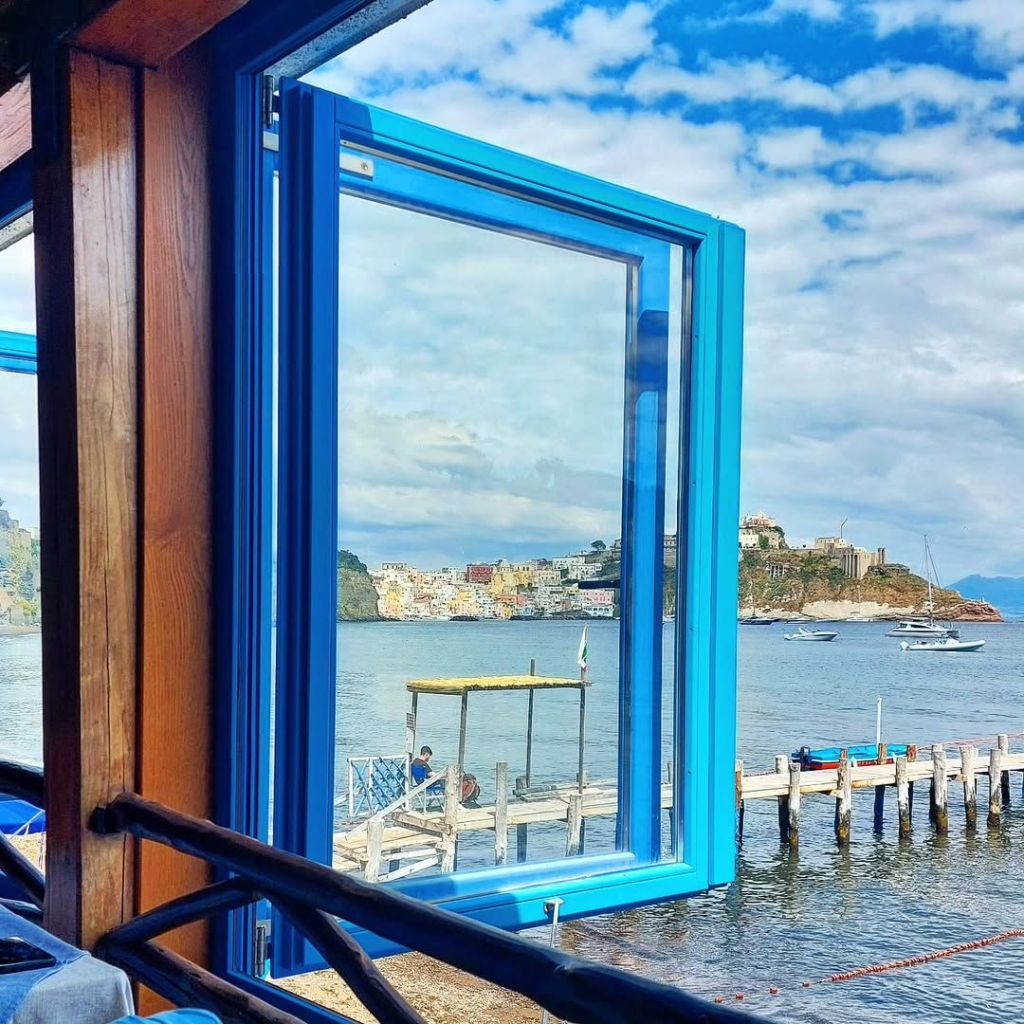 Vedi Procida e poi&nbsp;nuoti